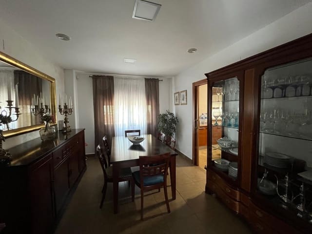 4 slaapkamer Villa te koop in Salamanca stad met zwembad garage - € 395.000 (Ref: 9988985)
