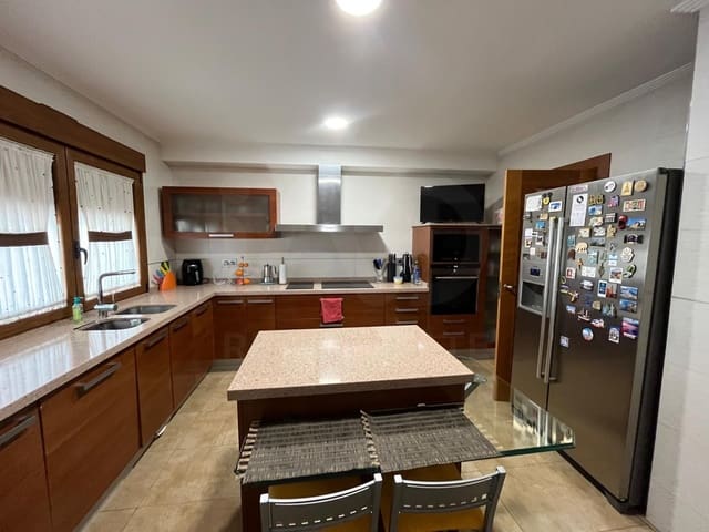 4 slaapkamer Villa te koop in Salamanca stad met zwembad garage - € 395.000 (Ref: 9988985)
