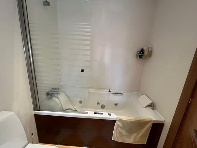 4 slaapkamer Villa te koop in Salamanca stad met zwembad garage - € 395.000 (Ref: 9988985)