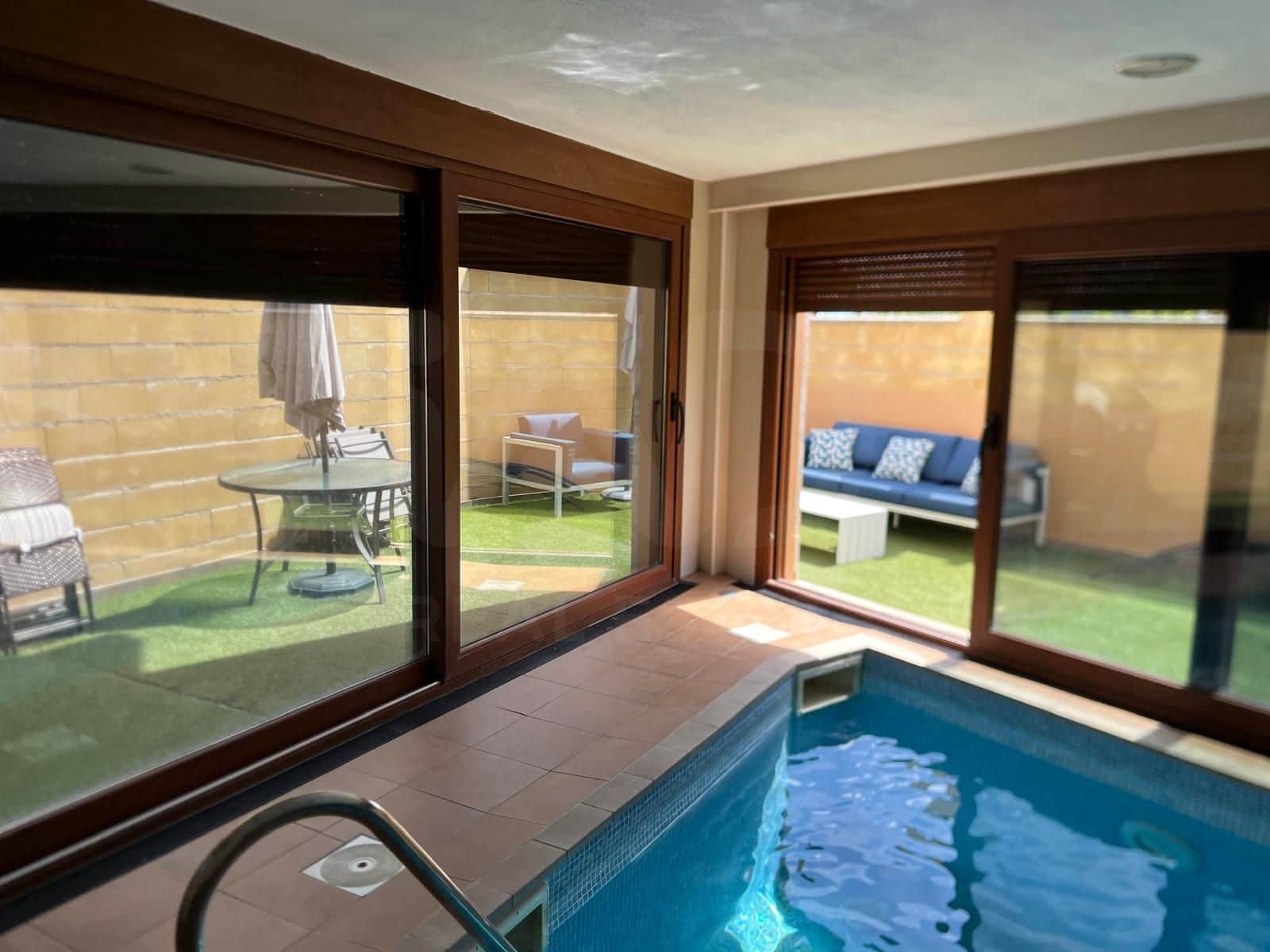 4 bedroom Villa for sale in Salamanca city with pool garage - € 395,000 (Ref: 9988985)