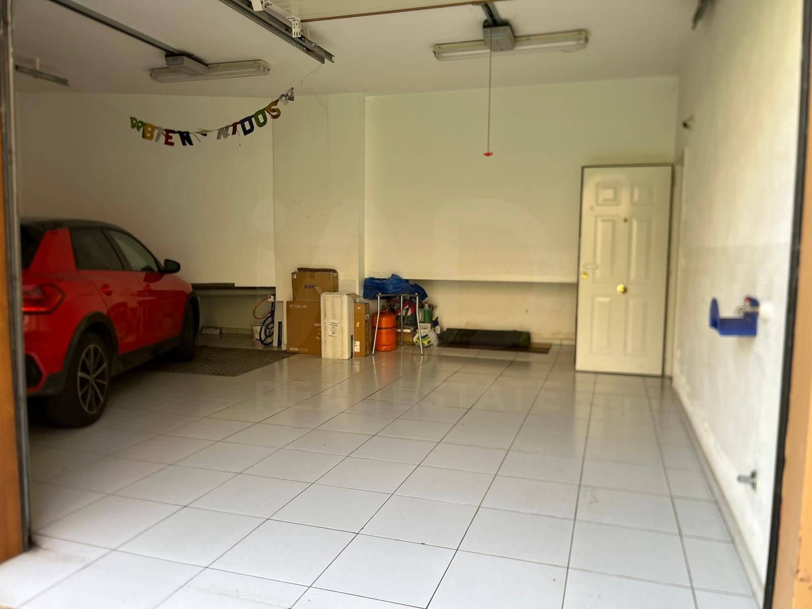 4 bedroom Villa for sale in Salamanca city with pool garage - € 395,000 (Ref: 9988985)