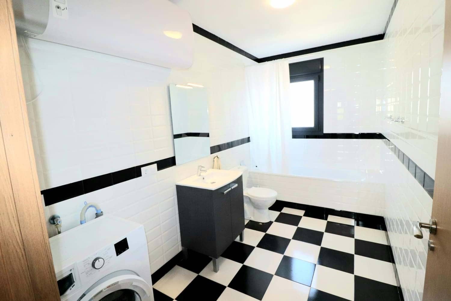 Erhverv til salg i Tarragona by med swimmingpool - € 1.800.000 (Ref: 9988988)