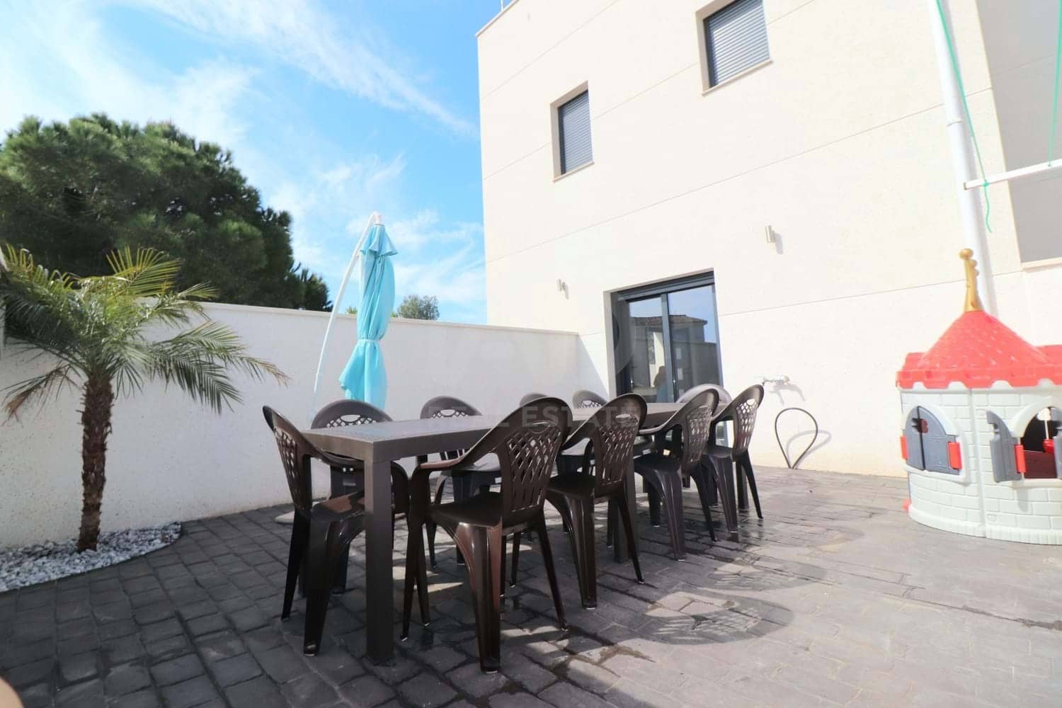Erhverv til salg i Tarragona by med swimmingpool - € 1.800.000 (Ref: 9988988)