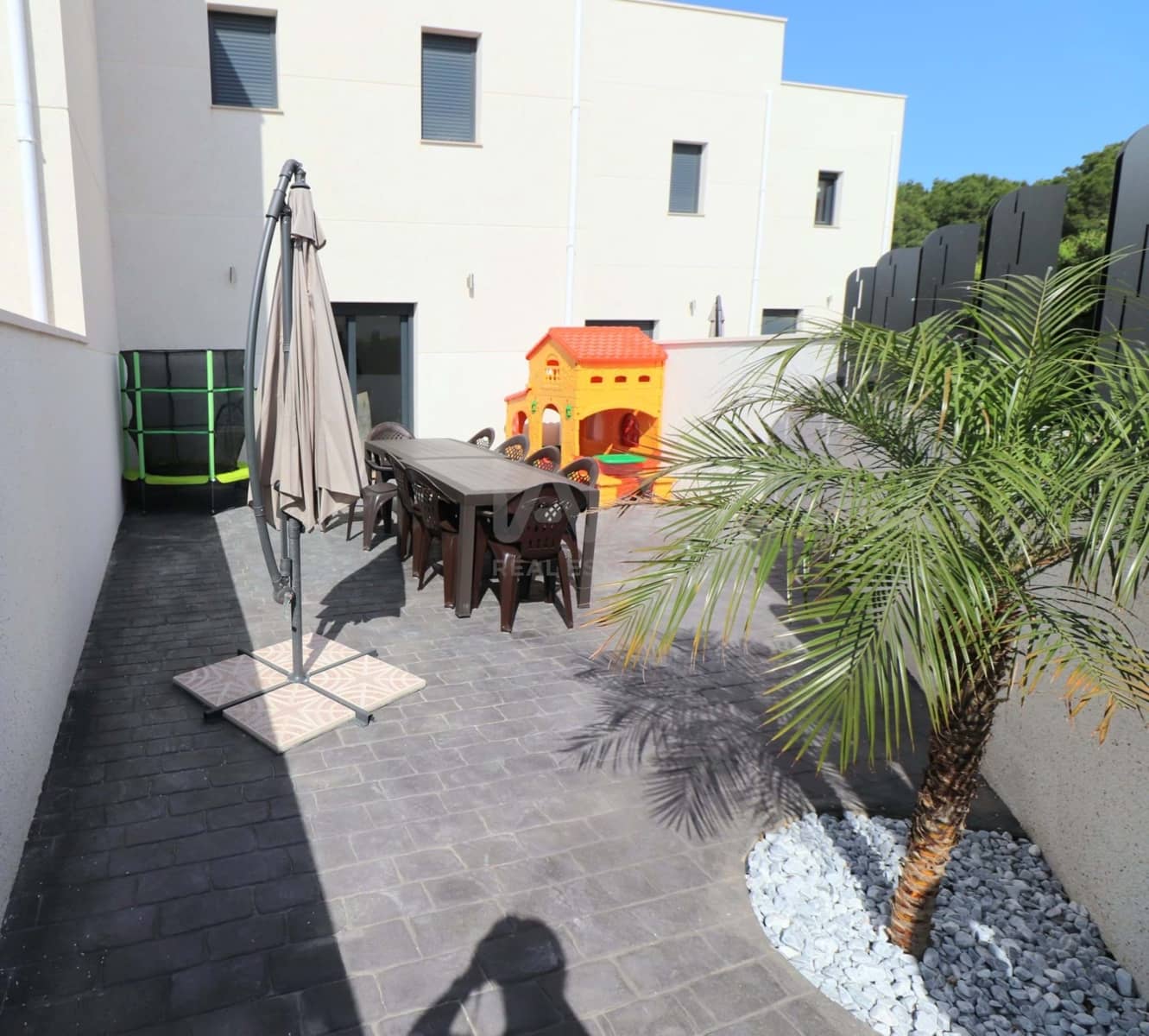 Erhverv til salg i Tarragona by med swimmingpool - € 1.800.000 (Ref: 9988988)