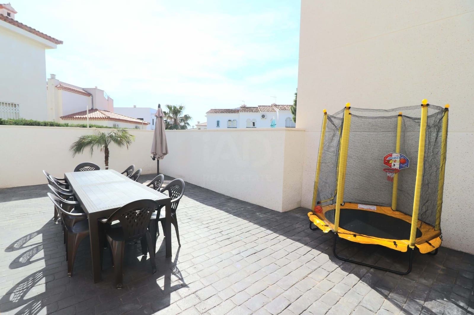 Erhverv til salg i Tarragona by med swimmingpool - € 1.800.000 (Ref: 9988988)