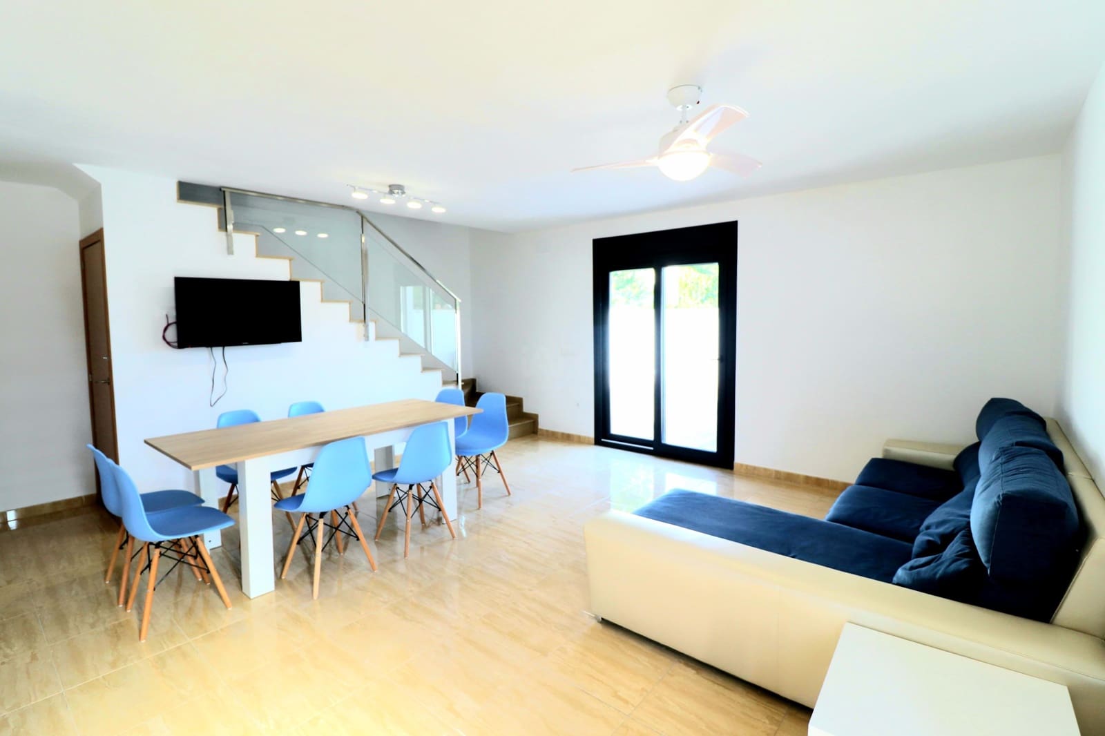 Erhverv til salg i Tarragona by med swimmingpool - € 1.800.000 (Ref: 9988988)