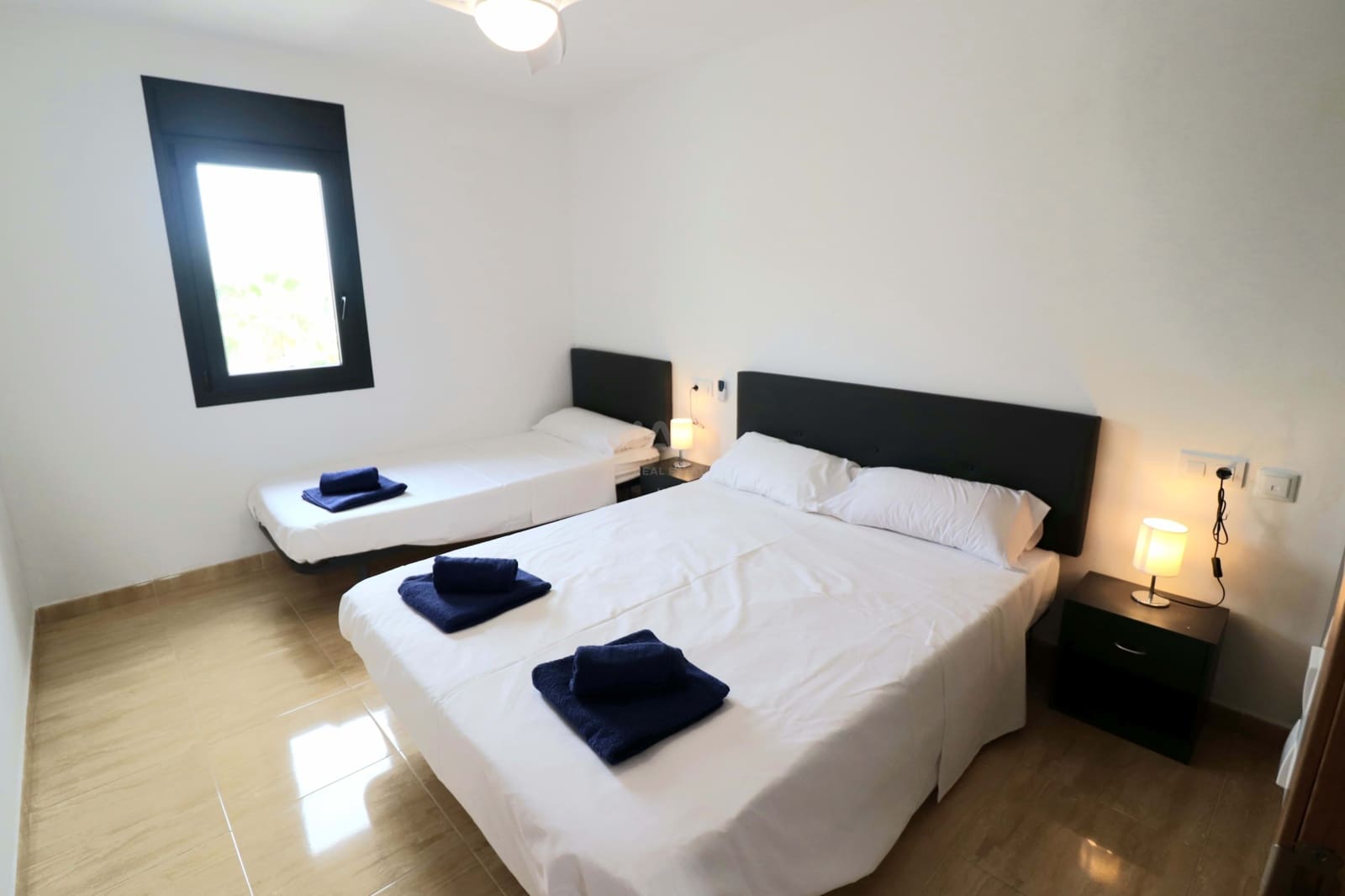 Erhverv til salg i Tarragona by med swimmingpool - € 1.800.000 (Ref: 9988988)
