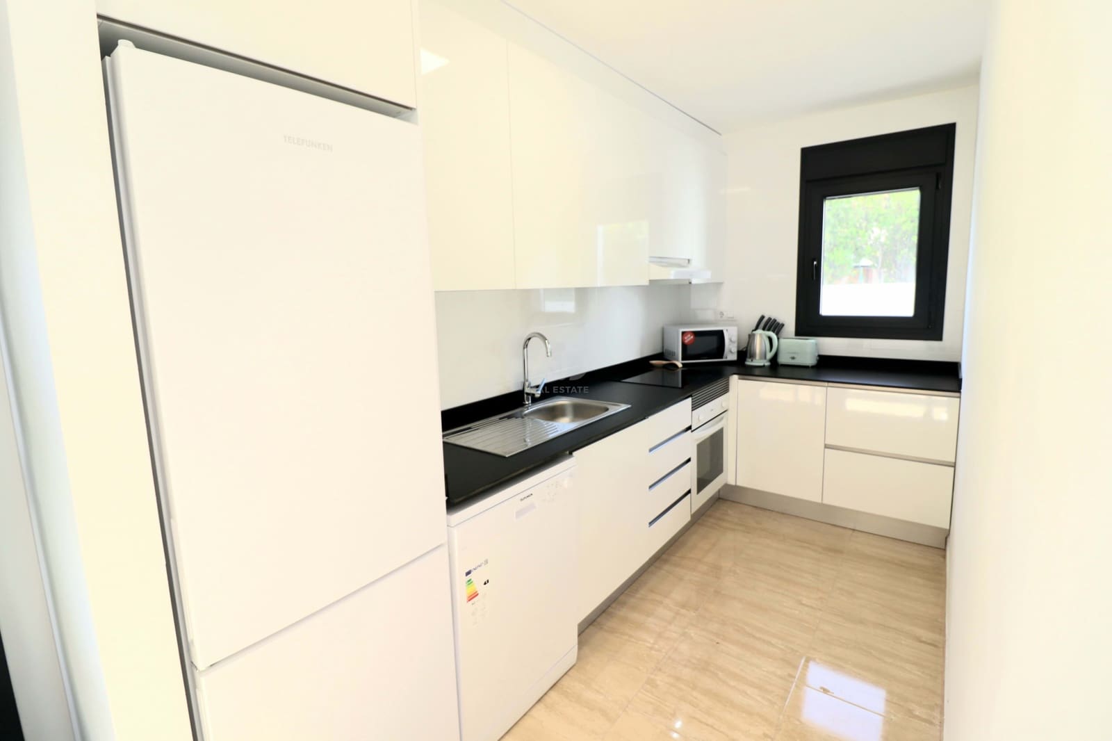 Erhverv til salg i Tarragona by med swimmingpool - € 1.800.000 (Ref: 9988988)