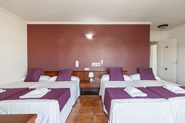 Kommersiell till salu i Segur de Calafell, Calafell med pool - 5 990 000 € (Ref: 9988994)