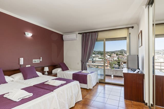 Kommersiell till salu i Segur de Calafell, Calafell med pool - 5 990 000 € (Ref: 9988994)
