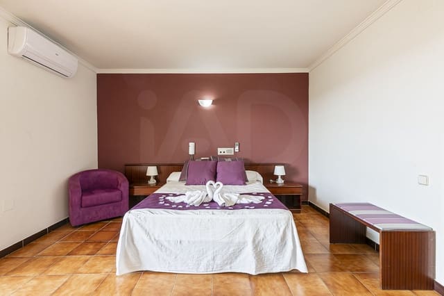 Kommersiell till salu i Segur de Calafell, Calafell med pool - 5 990 000 € (Ref: 9988994)