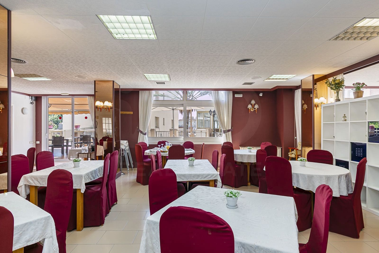 Kommersiell till salu i Calafell med pool - 5 990 000 € (Ref: 9988994)