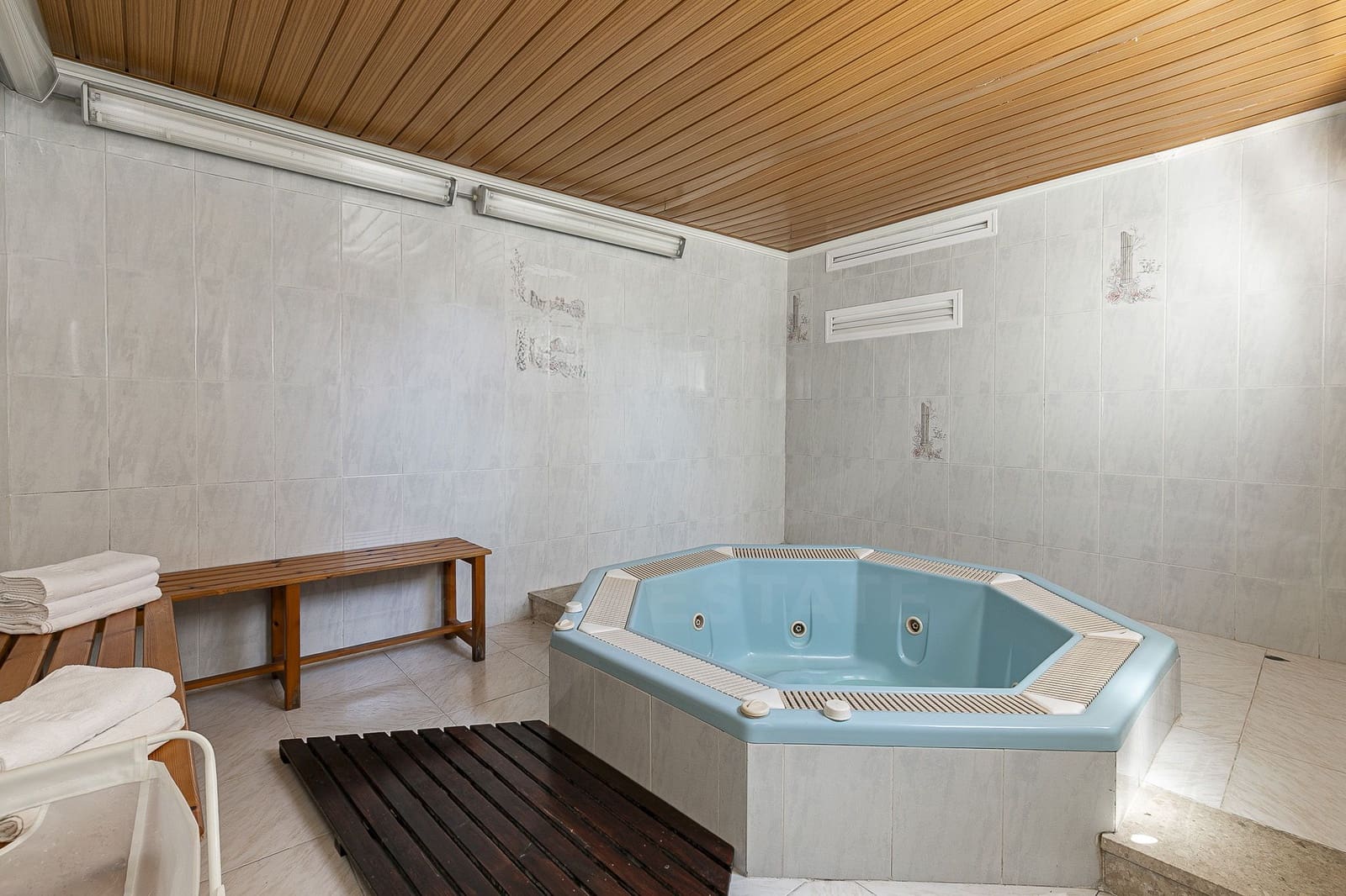 Kommersiell till salu i Calafell med pool - 5 990 000 € (Ref: 9988994)