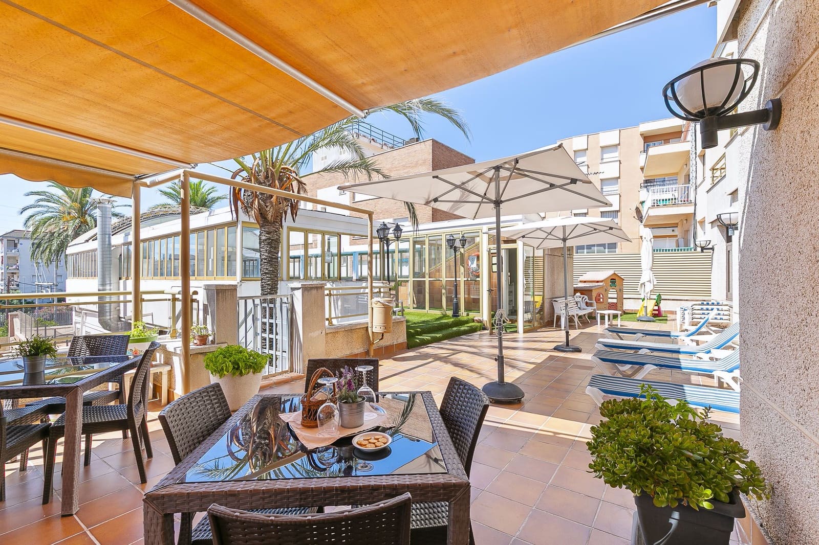 Kommersiell till salu i Calafell med pool - 5 990 000 € (Ref: 9988994)