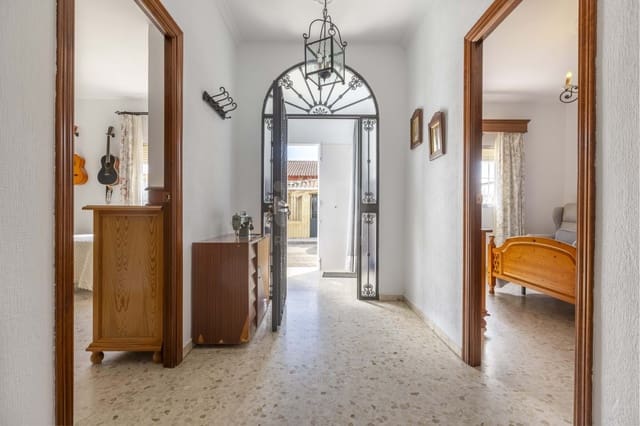 3 slaapkamer Villa te koop in Sevilla stad - € 165.000 (Ref: 9988995)
