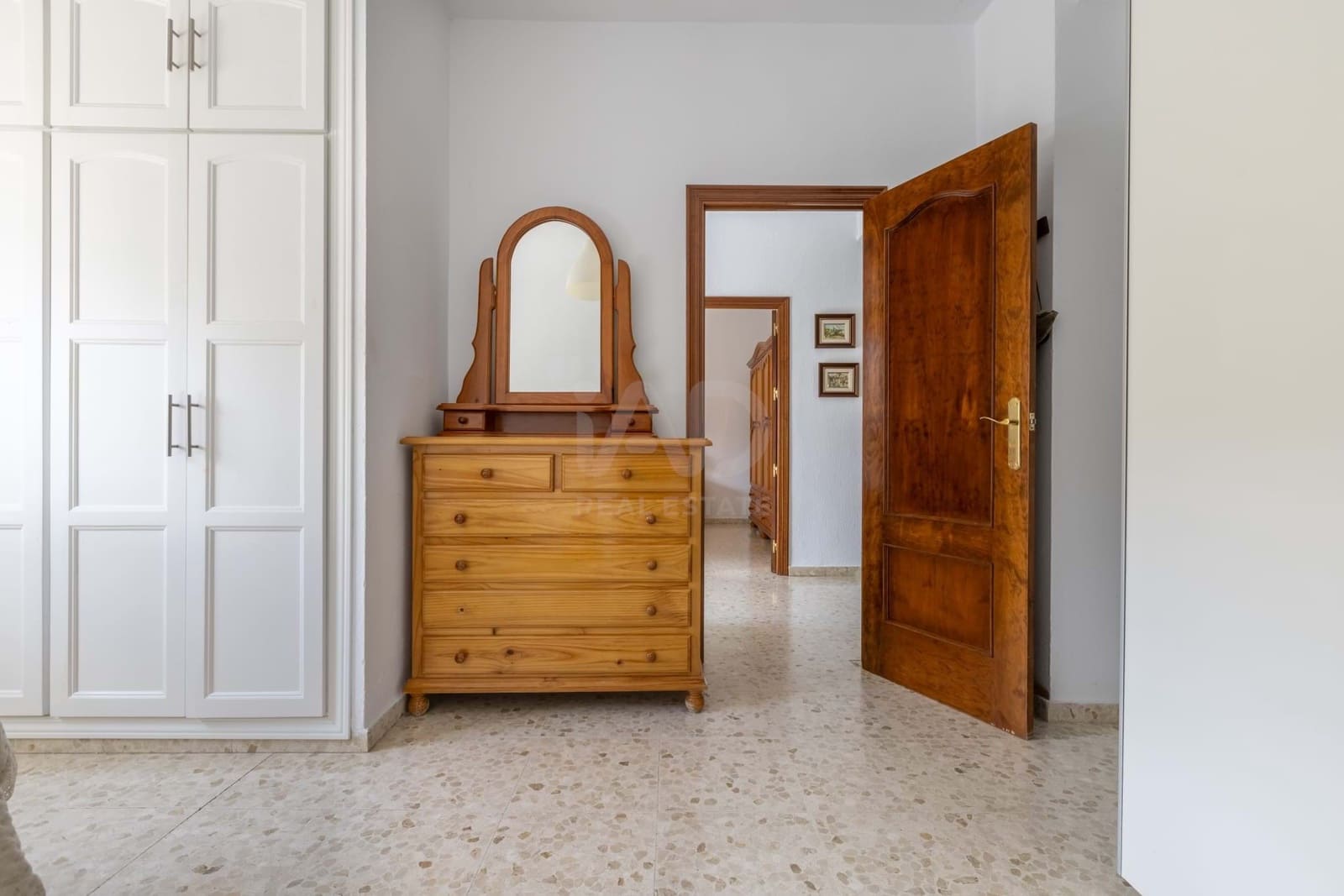 3 slaapkamer Villa te koop in Sevilla stad - € 165.000 (Ref: 9988995)