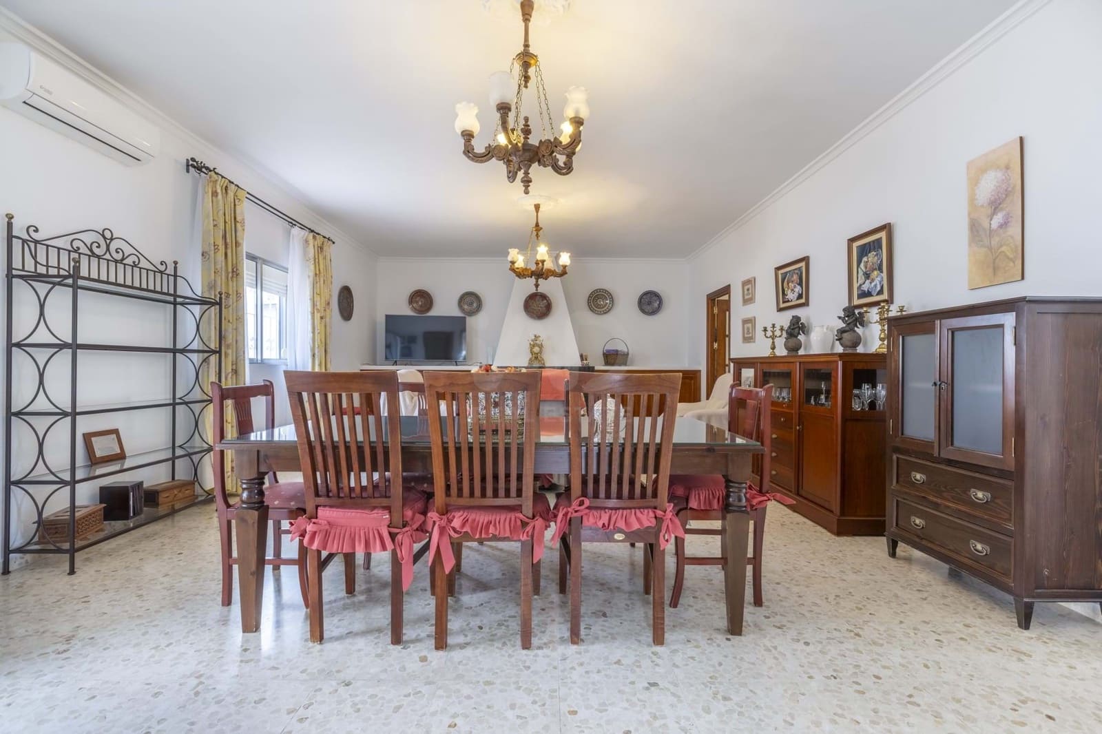 3 slaapkamer Villa te koop in Sevilla stad - € 165.000 (Ref: 9988995)
