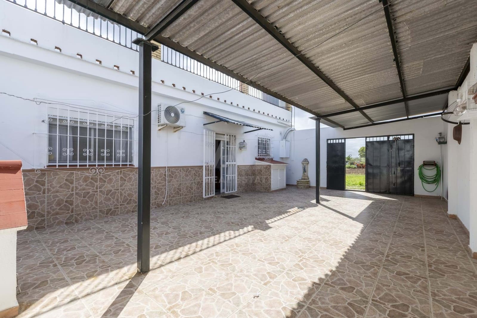 3 slaapkamer Villa te koop in Sevilla stad - € 165.000 (Ref: 9988995)