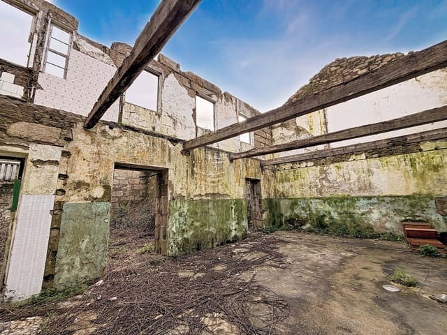 6 soveværelse Rækkehus til salg i Pontevedra by med swimmingpool garage - € 190.000 (Ref: 9989004)