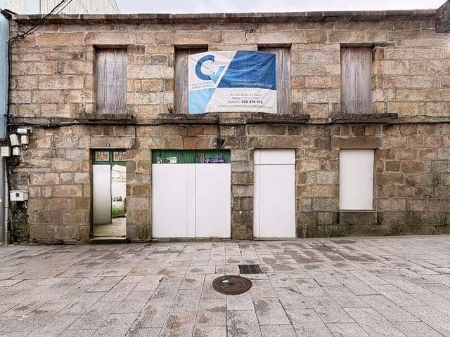 6 soveværelse Rækkehus til salg i Pontevedra by med swimmingpool garage - € 190.000 (Ref: 9989004)