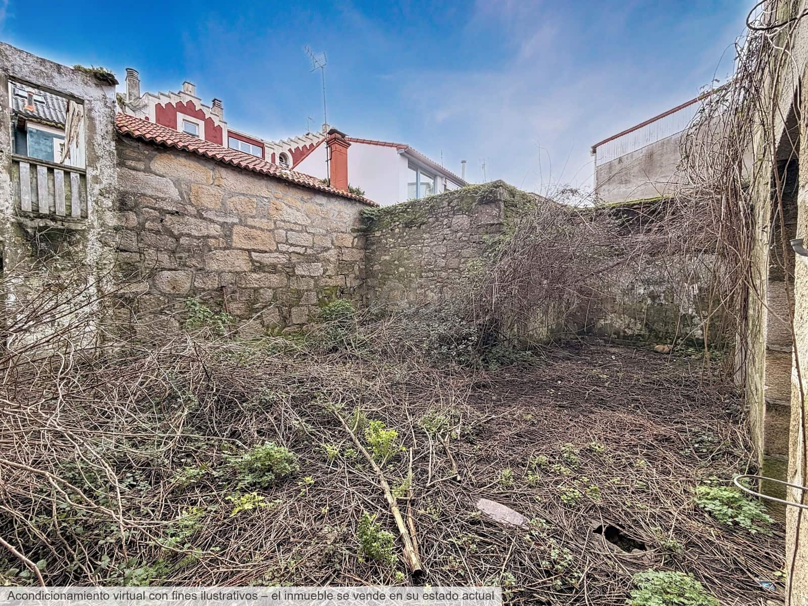 6 soveværelse Rækkehus til salg i Pontevedra by med swimmingpool garage - € 190.000 (Ref: 9989004)