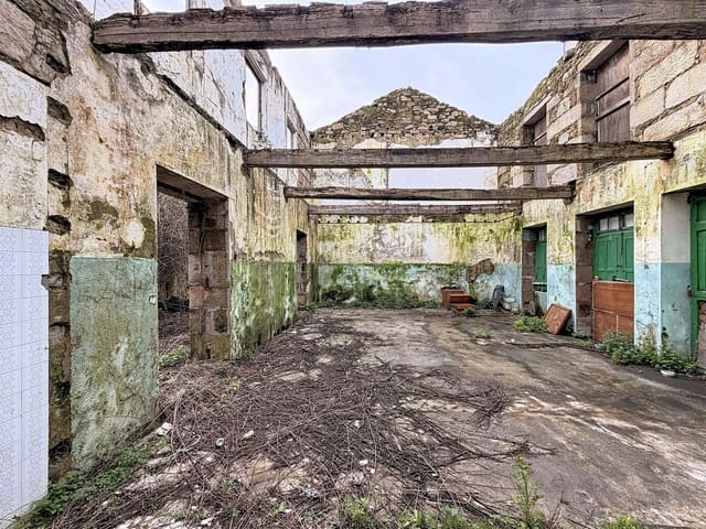 6 soveværelse Rækkehus til salg i Pontevedra by med swimmingpool garage - € 190.000 (Ref: 9989004)