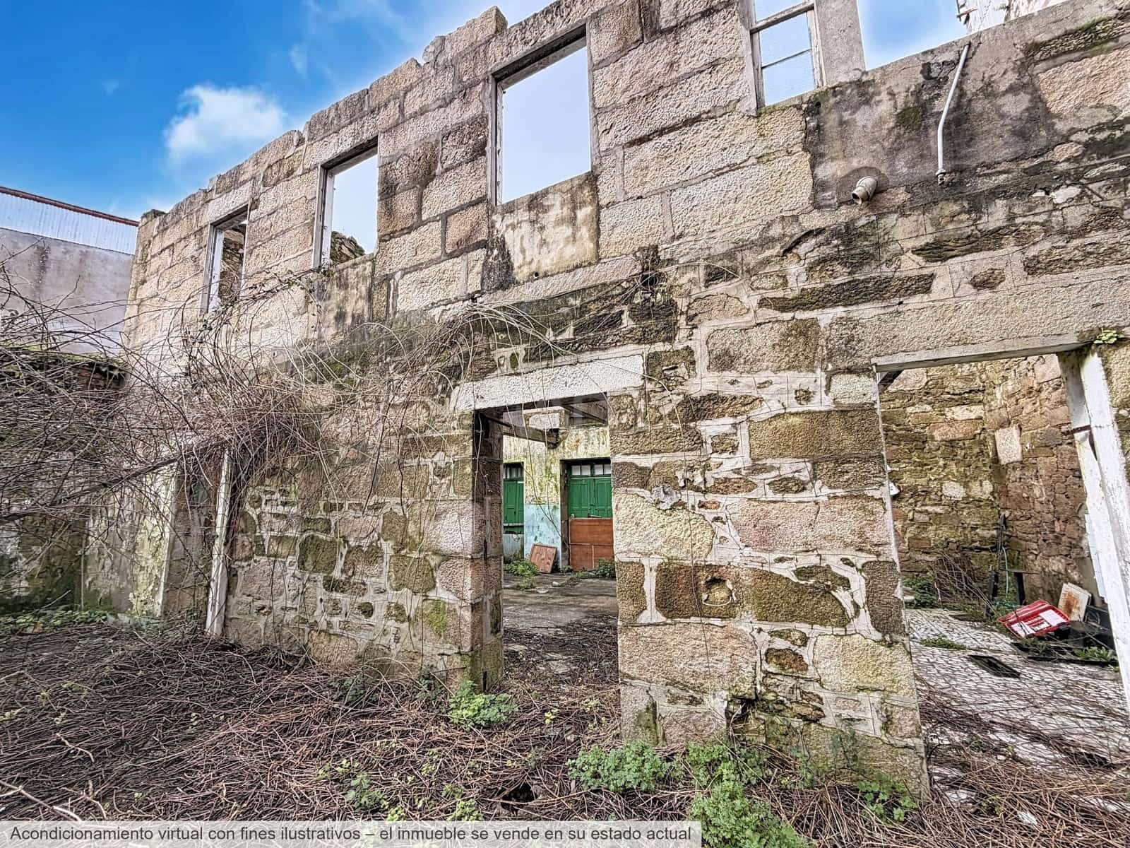 6 soveværelse Rækkehus til salg i Pontevedra by med swimmingpool garage - € 190.000 (Ref: 9989004)