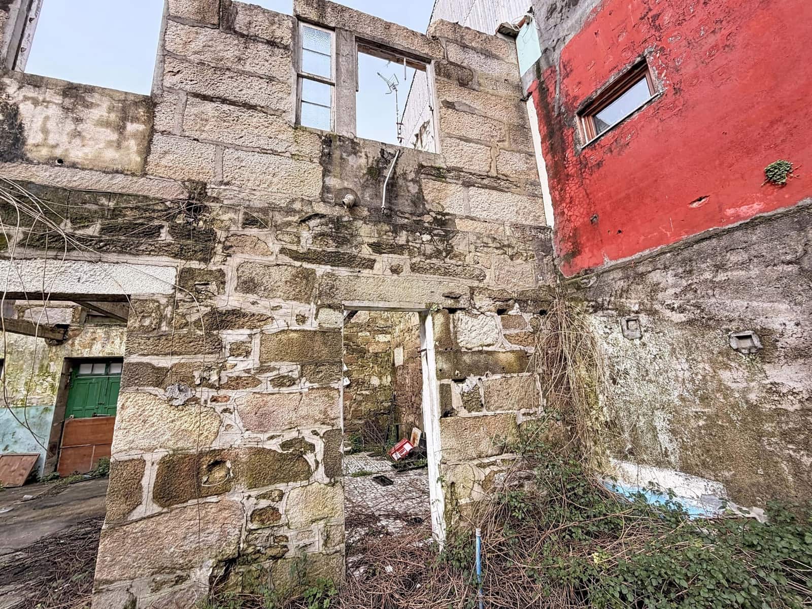 6 soveværelse Rækkehus til salg i Pontevedra by med swimmingpool garage - € 190.000 (Ref: 9989004)
