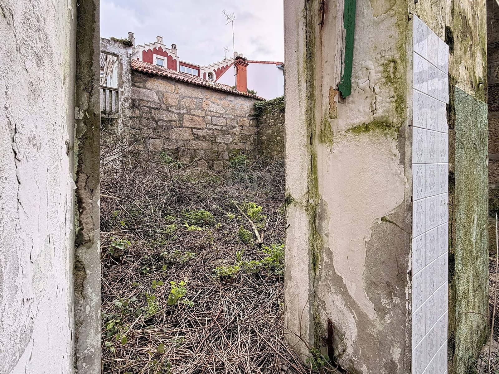 6 soveværelse Rækkehus til salg i Pontevedra by med swimmingpool garage - € 190.000 (Ref: 9989004)