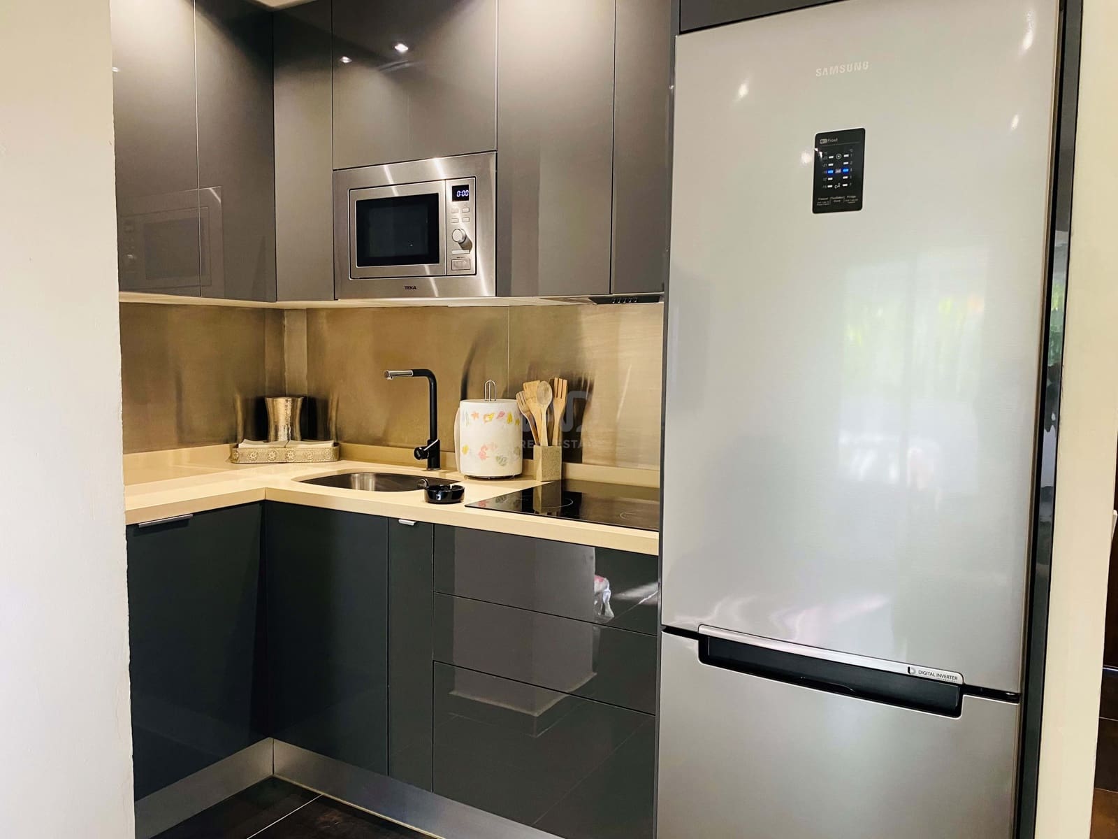 1 makuuhuone Huoneisto myytävänä paikassa Estepona mukana uima-altaan - 209 000 € (Ref: 9989007)