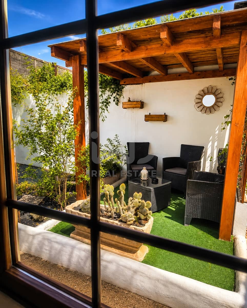 5 Zimmer Villa zu verkaufen in Arrecife mit Pool Garage - 1.100.000 € (Ref: 9989012)
