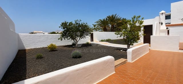 5 Zimmer Villa zu verkaufen in Arrecife mit Pool Garage - 1.100.000 € (Ref: 9989012)