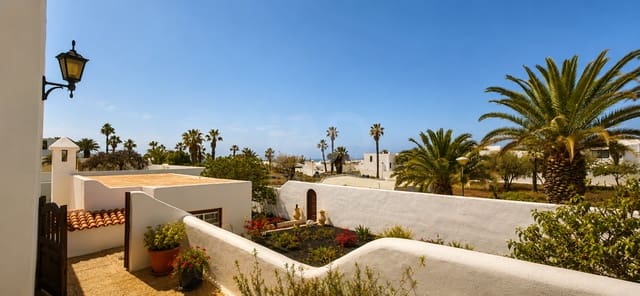 5 Zimmer Villa zu verkaufen in Arrecife mit Pool Garage - 1.100.000 € (Ref: 9989012)