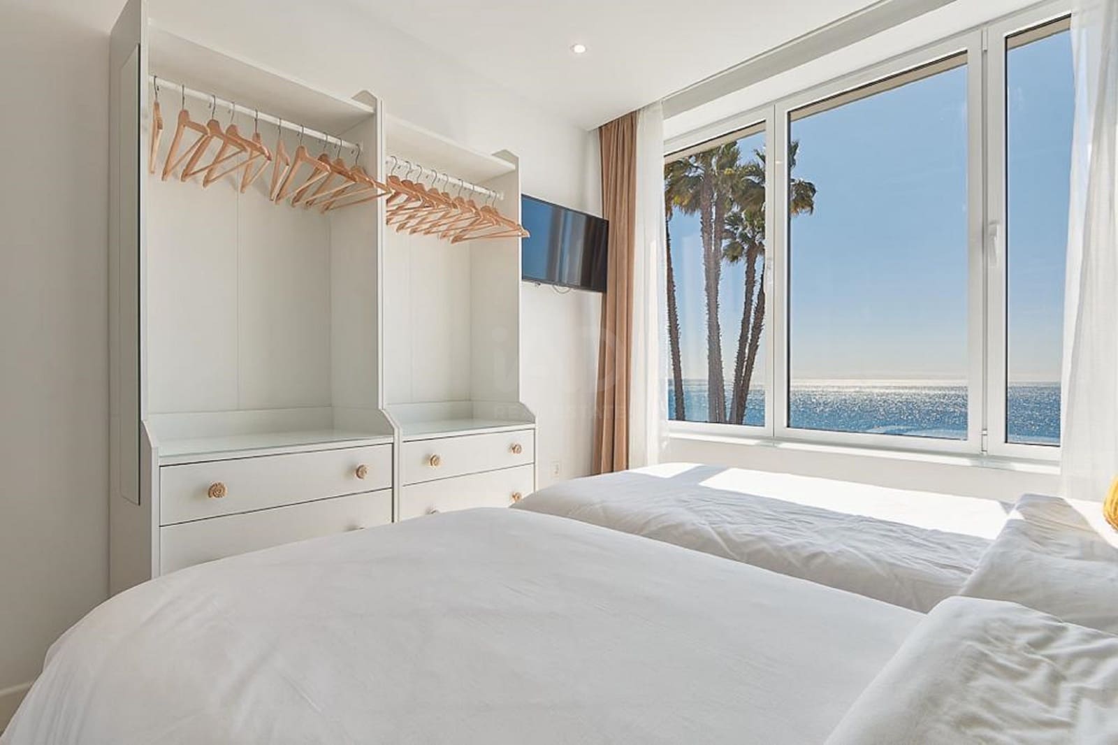 Kommersiell til salgs i Malaga by - € 2 920 000 (Ref: 9989015)