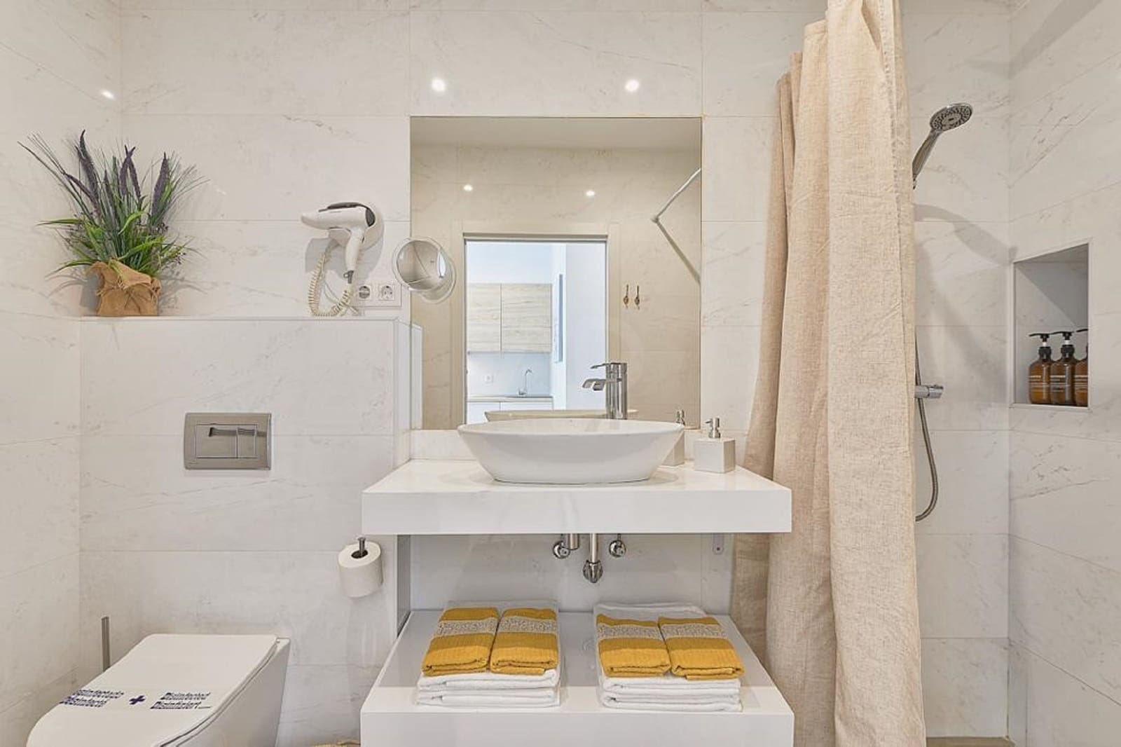 Kommersiell til salgs i Malaga by - € 2 920 000 (Ref: 9989015)