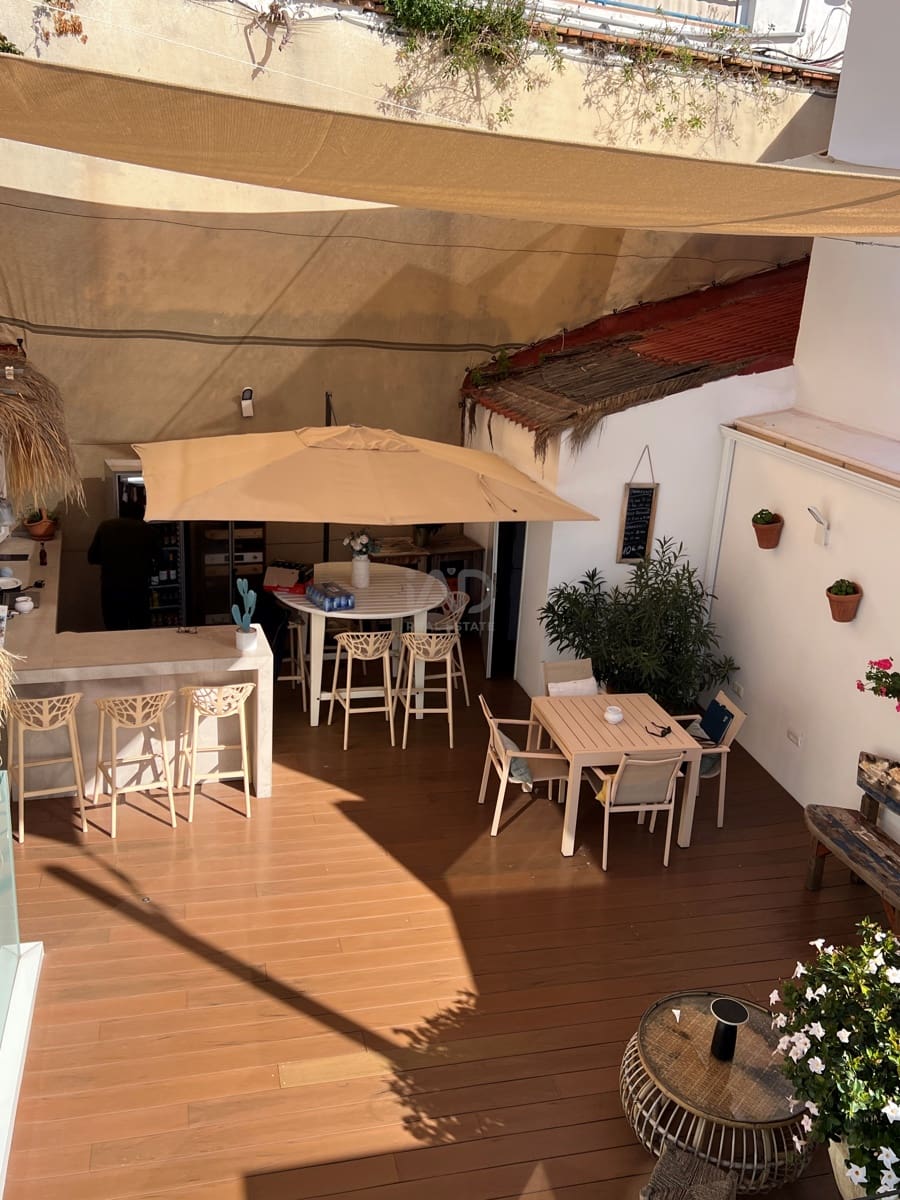 Kommersiell til salgs i Malaga by - € 2 920 000 (Ref: 9989015)