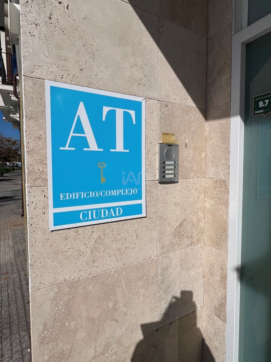 Kommersiell til salgs i Malaga by - € 2 920 000 (Ref: 9989015)