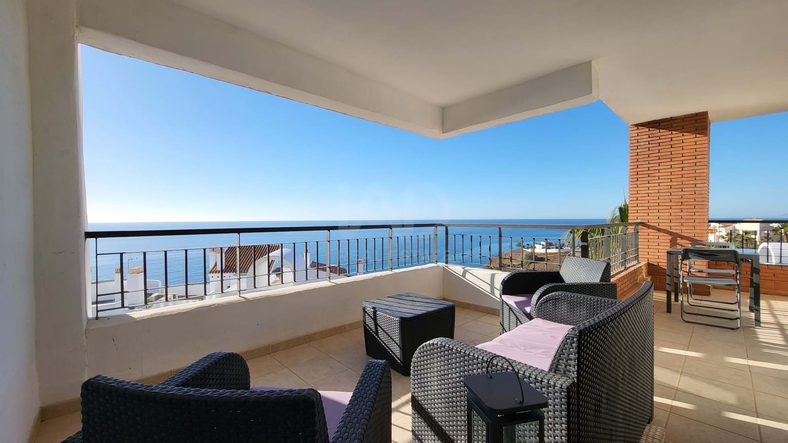 Apartamento de 3 habitaciones en Torrox-Costa en venta con piscina garaje - 395.000 € (Ref: 9989021)