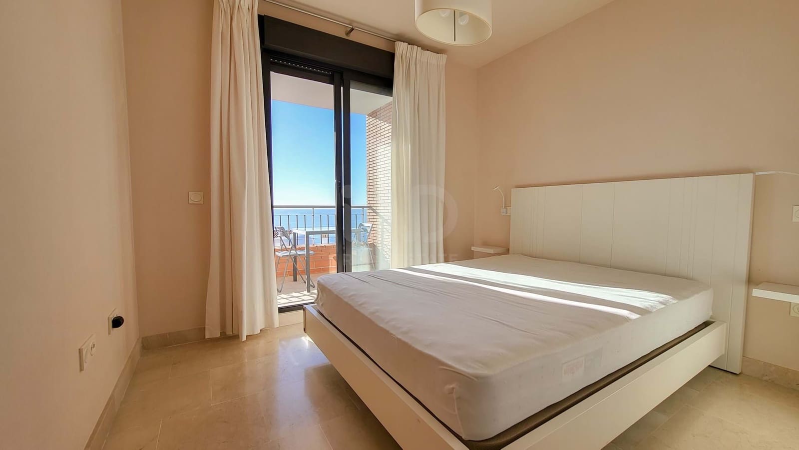 Apartamento de 3 habitaciones en Torrox-Costa en venta con piscina garaje - 395.000 € (Ref: 9989021)