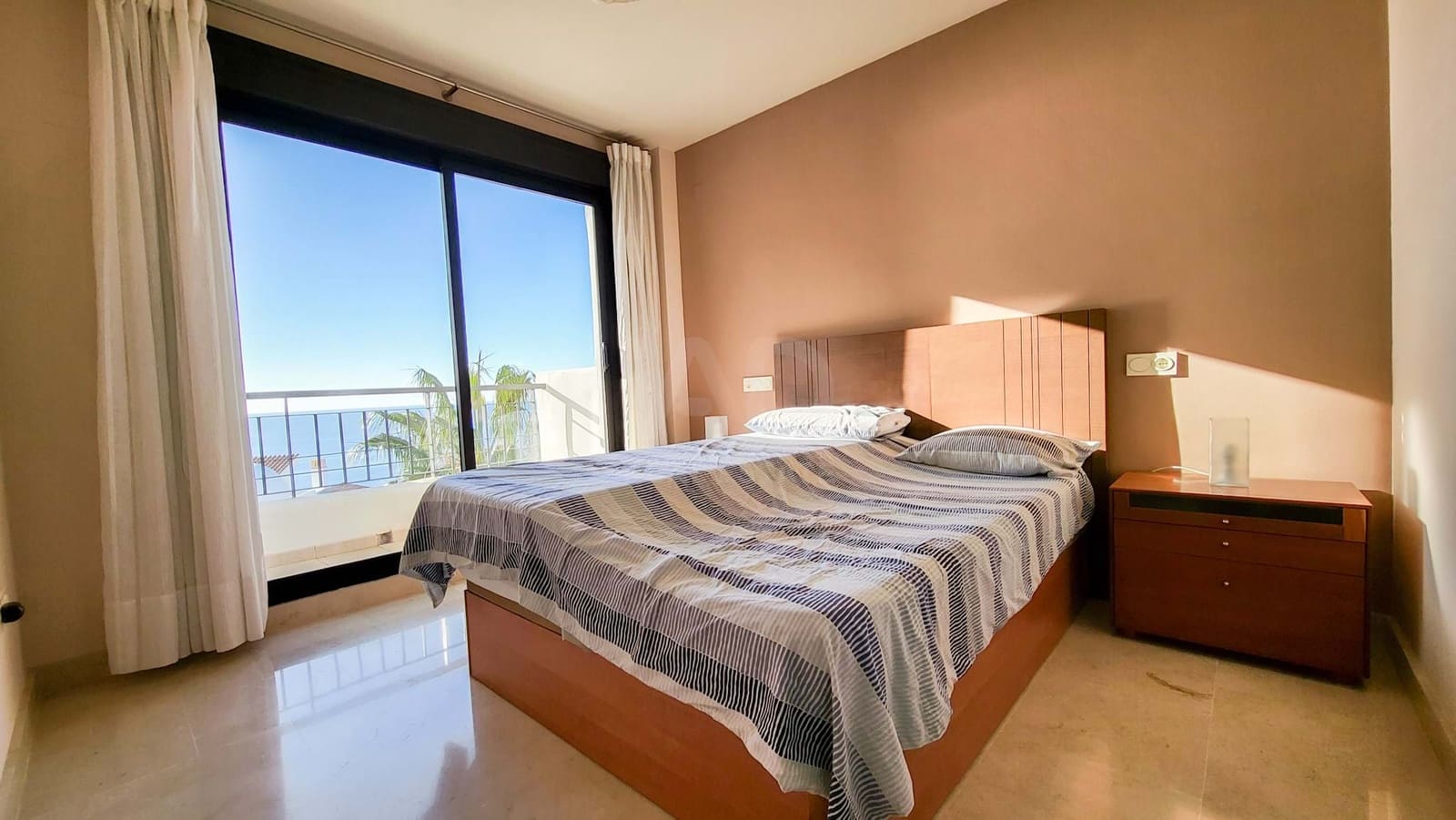 Apartamento de 3 habitaciones en Torrox-Costa en venta con piscina garaje - 395.000 € (Ref: 9989021)