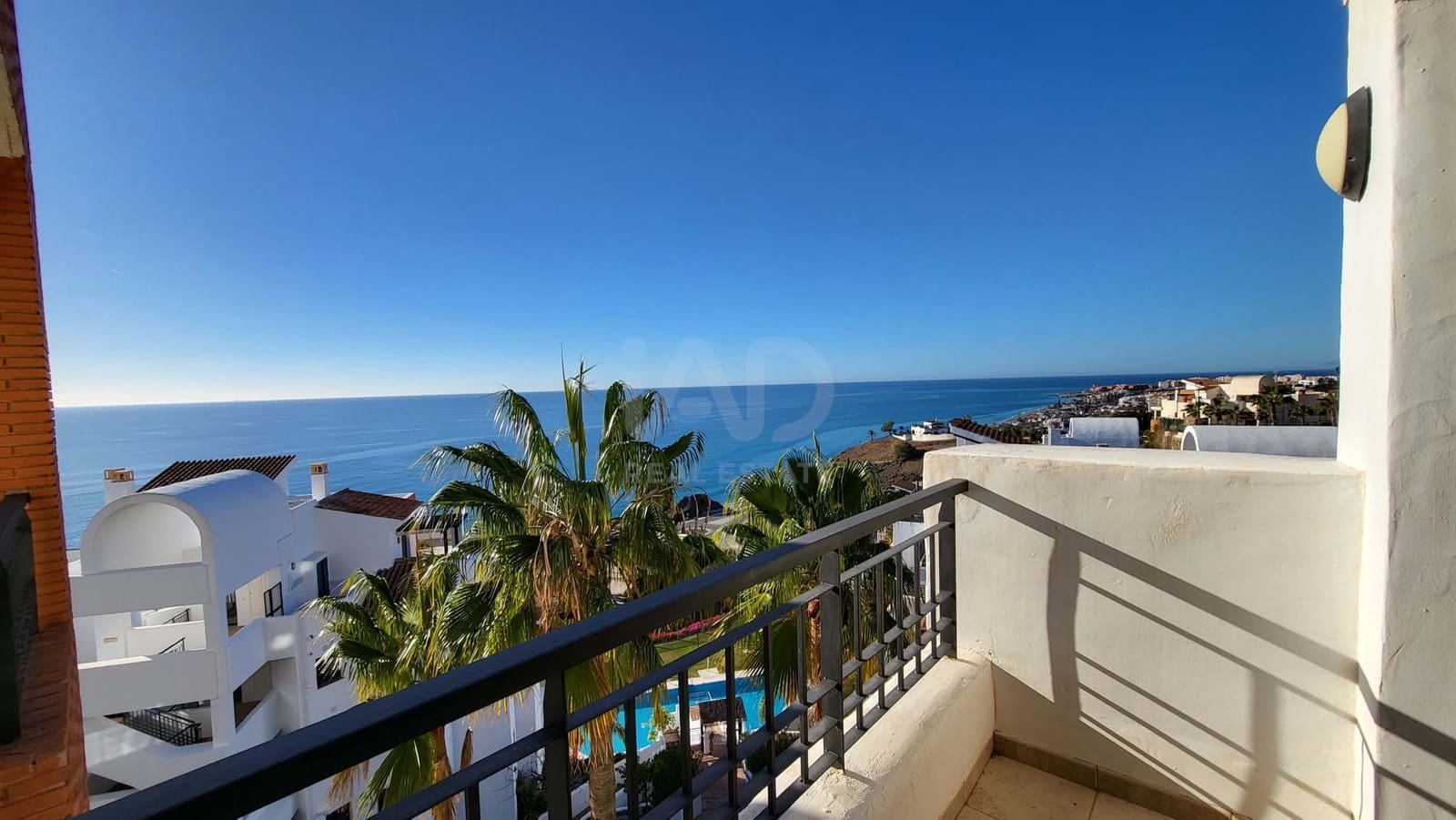 Apartamento de 3 habitaciones en Torrox-Costa en venta con piscina garaje - 395.000 € (Ref: 9989021)