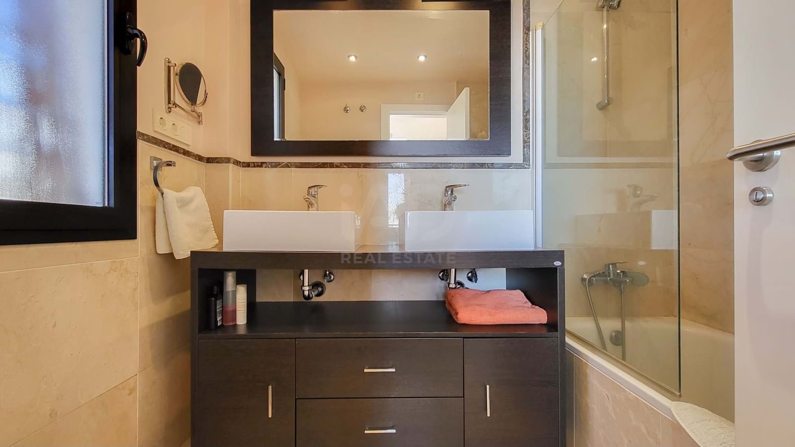 Apartamento de 3 habitaciones en Torrox-Costa en venta con piscina garaje - 395.000 € (Ref: 9989021)