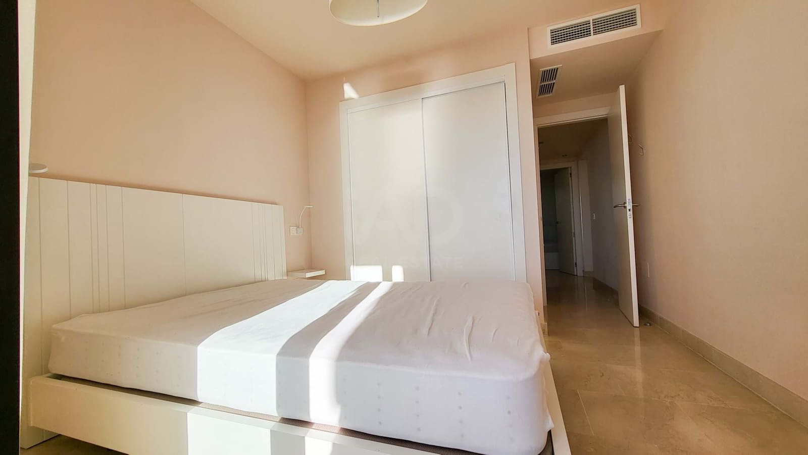 Apartamento de 3 habitaciones en Torrox-Costa en venta con piscina garaje - 395.000 € (Ref: 9989021)