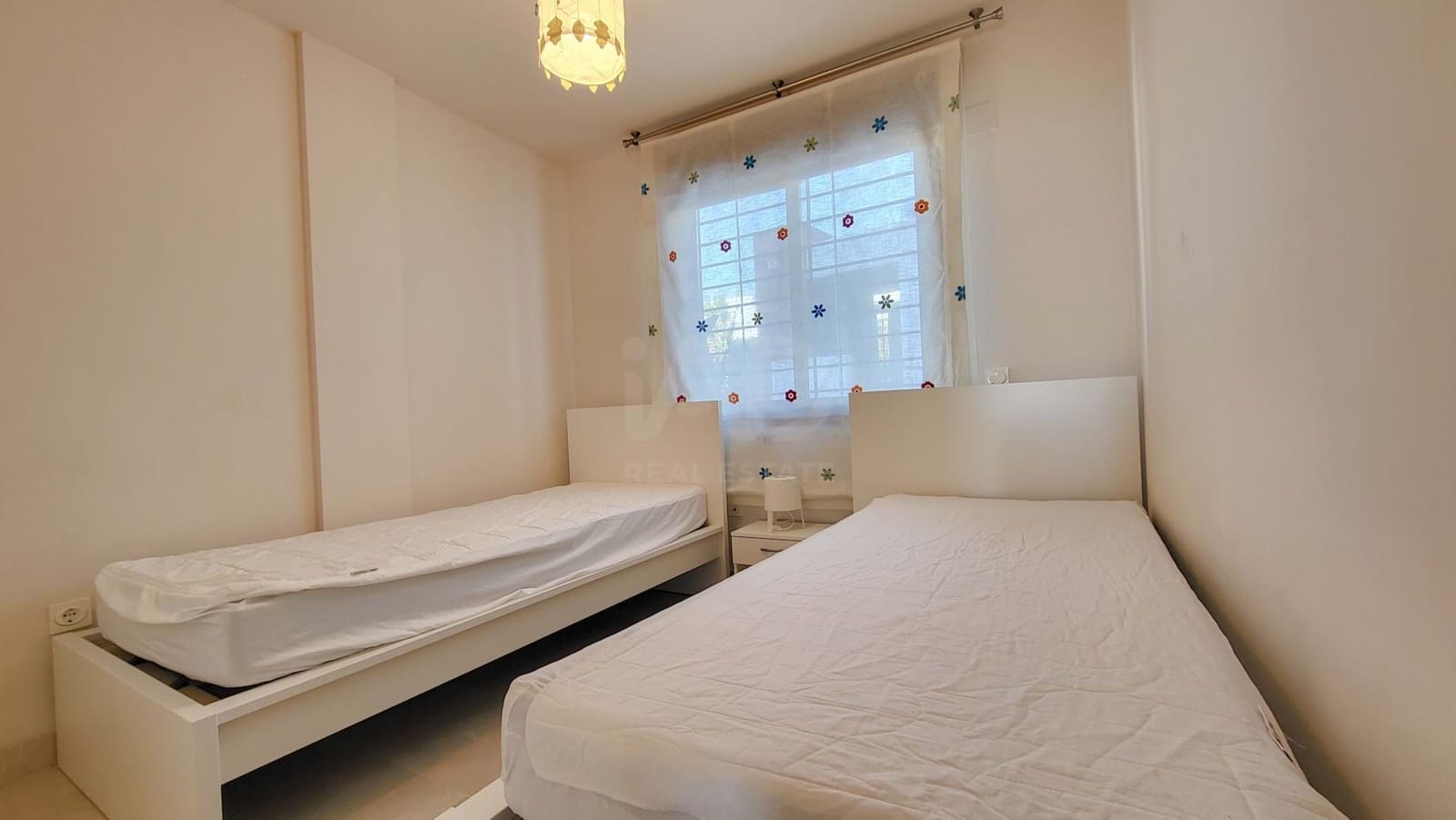 Apartamento de 3 habitaciones en Torrox-Costa en venta con piscina garaje - 395.000 € (Ref: 9989021)