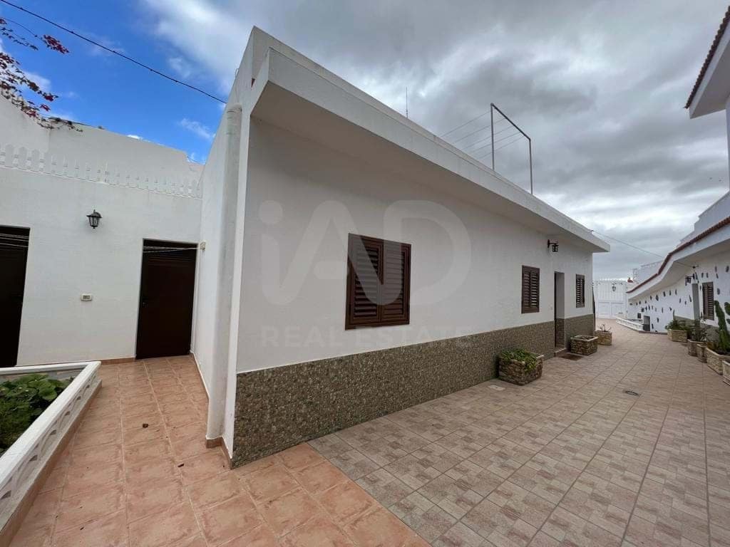 5 quarto Casa em Banda para venda em Granadilla de Abona com garagem - 360 000 € (Ref: 9989027)