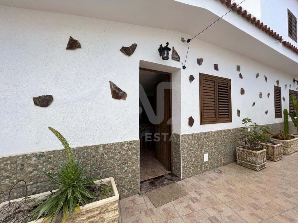 5 quarto Casa em Banda para venda em Granadilla de Abona com garagem - 360 000 € (Ref: 9989027)
