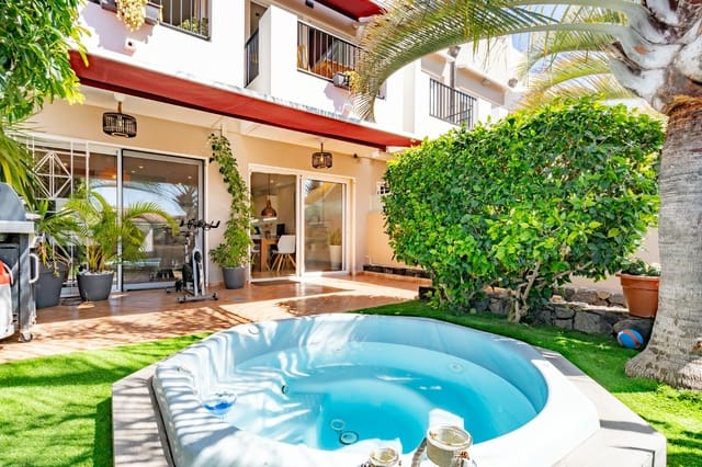 2 soveværelse Rækkehus til salg i Santa Cruz de Tenerife med swimmingpool garage - € 494.000 (Ref: 9989028)