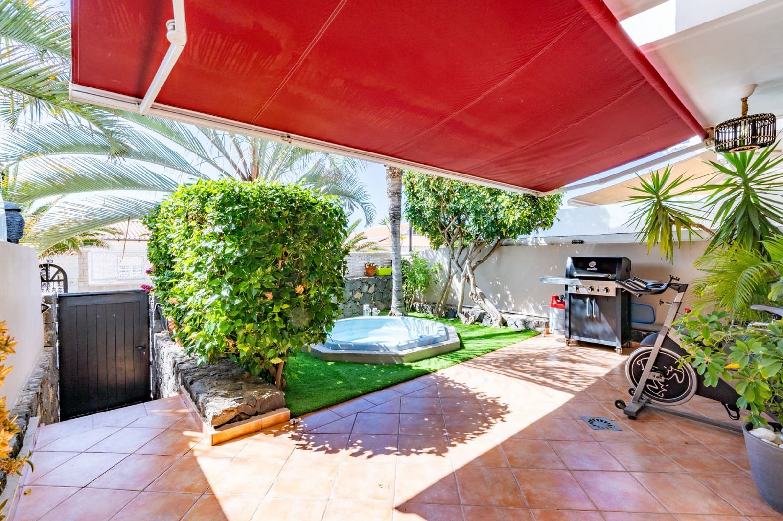 2 soveværelse Rækkehus til salg i Santa Cruz de Tenerife med swimmingpool garage - € 494.000 (Ref: 9989028)