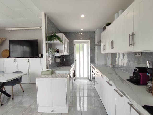 4 Zimmer Haus zu verkaufen in Tarragona Stadt mit Pool Garage - 399.000 € (Ref: 9989038)