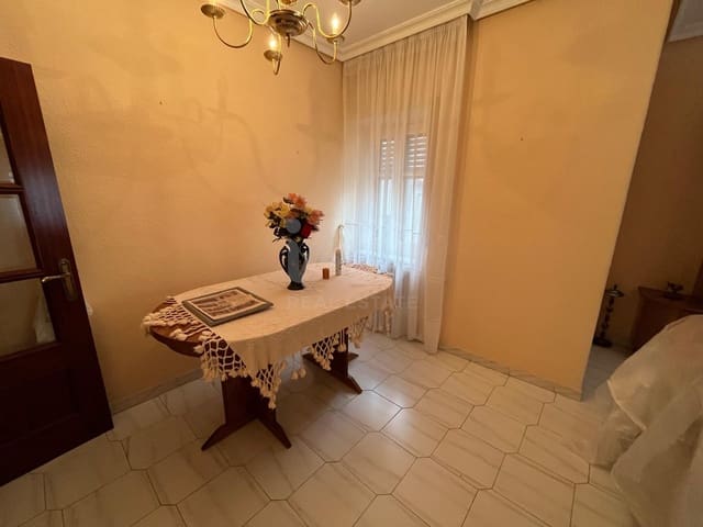 3 slaapkamer Appartement te koop in Salamanca stad - € 67.000 (Ref: 9989043)